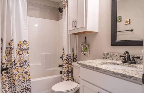 Carthage House | Sleeps 10! Whispering Pines Lakeside