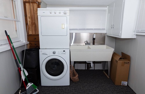 Indianapolis House | Sleeps 11! Huge 4 bd 2.5 ba Updated Farmhouse, 12 min to Downtown!