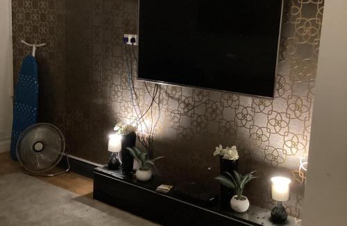 River House | Sleeps 11 -Pets Ok - Private Garden - Free Parking