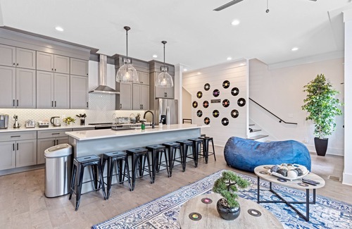 Eastwood House | *SLEEPS 12* Keep the Secret *EAST NASH4* 4BR* 4BA*