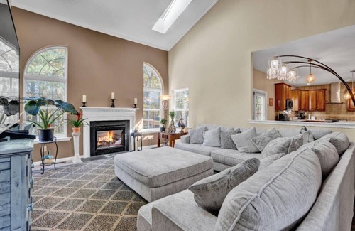 East Stroudsburg Apartment | Sleeps 12 | Sauna+Bar+Basement Game Room+Fire Pits