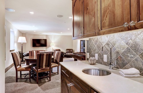 Vail Ski Chalet | Sleeps 12! Ski-In/Ski-Out Chalet + Views