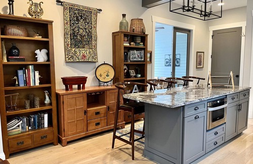 Brevard House | Sleeps 12, Stunning 4BR/4.5Bath Walking distance to downtown Brevard/trails