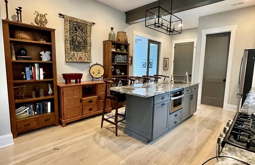 Brevard House | Sleeps 12, Stunning 4BR/4.5Bath Walking distance to downtown Brevard/trails