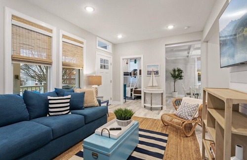 Hampton House | Sleeps 14; House for large extended family