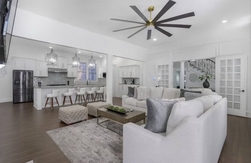 Montgomery Apartment | Sleeps 15 Movie Room Gameroom Free Parking