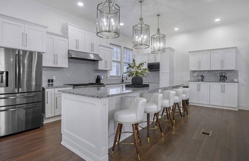 Montgomery Apartment | Sleeps 15 Movie Room Gameroom Free Parking