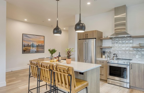 Bend House | Sleeps 20 | 4 Units, Hot Tub, Deck, Near Downtown+Old Bend | Aerie by AvantStay