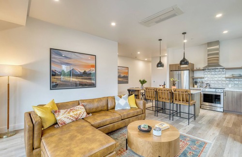 Bend House | Sleeps 20 | 4 Units, Hot Tub, Deck, Near Downtown+Old Bend | Aerie by AvantStay