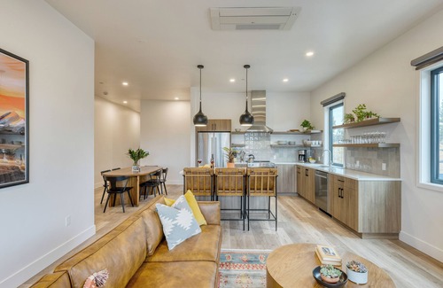 Bend House | Sleeps 20 | 4 Units, Hot Tub, Deck, Near Downtown+Old Bend | Aerie by AvantStay
