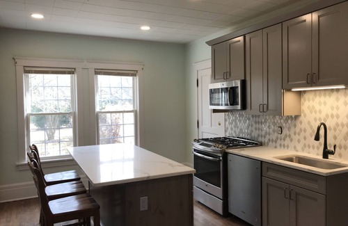 Lake Geneva House | Sleeps 20! DOWNTOWN LAKE GENEVA Fully Licensed 4 Bedrm House & 2 Bedrm Cottage