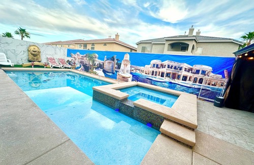 Enterprise House | Sleeps 20 near the strip. Free parking WiFi