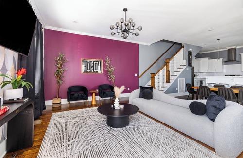 Talbot's Corner House | Sleeps 24, 2 Hot Tubs, Game & Glam Rooms, King Bds