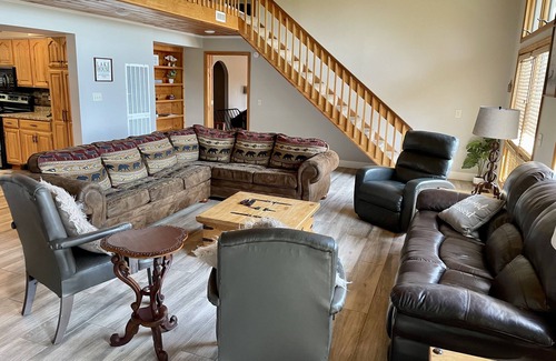 Dandridge House | Sleeps 24 -Douglas Lake Access - Boat dock - Game Room - Family Fun!