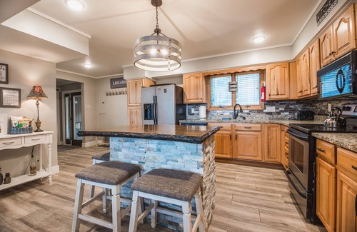Dandridge House | Sleeps 24 -Douglas Lake Access - Boat dock - Game Room - Family Fun!