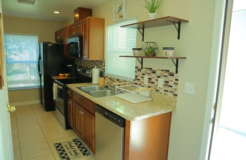 Lakeland Apartment | Sleeps 3.Coastal Beach Theme Studio right off I-4, close to Downtown Lakeland.