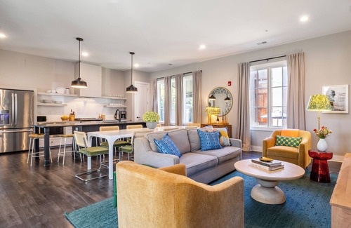 Germantown House | Sleeps 36! 3 Units, 5 Mins to DT | The Magnolia