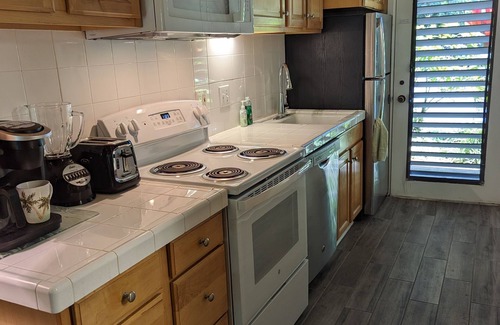 Napili Condo | Sleeps 4 Cal King + Queen Sofa Sleeper. Ocean View Napili Walk to food/drinks