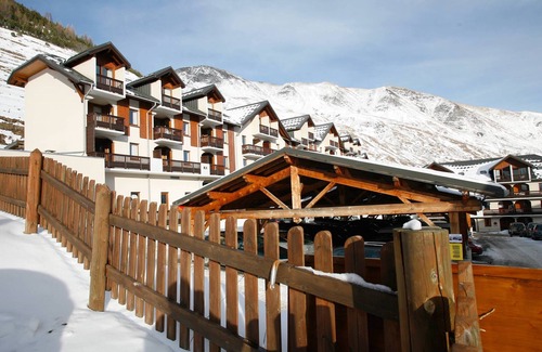 Saint-Sorlin-d'Arves Apartment | Sleeps 4! Alpine Paradise | Studio Cabin