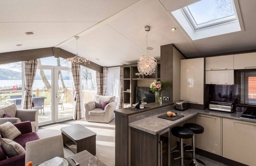 Windermere Cabin | Sleeps 4 plus a tiny tot. Fabulous lake views with spacious outside terrace and hot tub