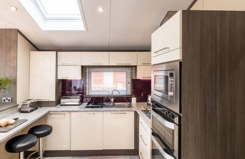 Windermere Cabin | Sleeps 4 plus a tiny tot. Fabulous lake views with spacious outside terrace and hot tub