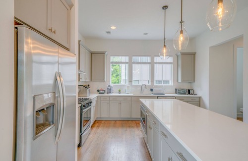 Talbot's Corner House | * SLEEPS 40* Music City Reunion - *4 Units * 12BR* 14BA * Amazing Rooftops*