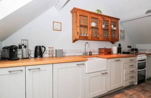 Callow End House | Sleeps 5 plus a child, fantastic location to visit Malvern and Worcester.