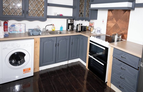 Youghal Apartment | Sleeps 6 - 100mFromBeach - Ocean View Balcony