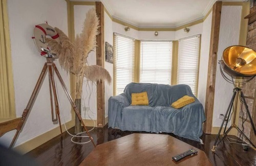 Youghal Apartment | Sleeps 6 - 100mFromBeach - Ocean View Balcony