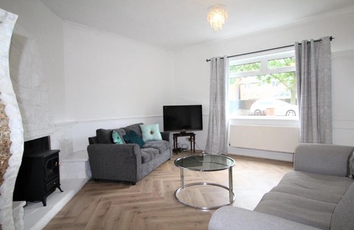 Whitley Bay House | Sleeps 6 - Parking - Fast Wifi - Dogs Welcome