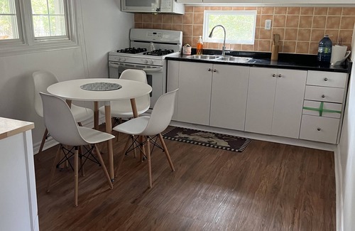 Wasaga Beach Cottage | Sleeps 6 people walking distance to the beach, affordable monthly rental.