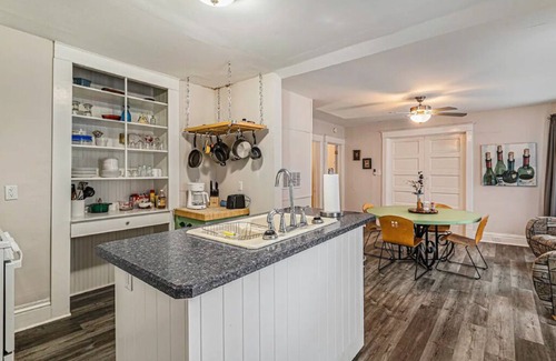 Michigan City Apartment | Sleeps 6*W/D*10 min. to IN.Dunes & Beach
