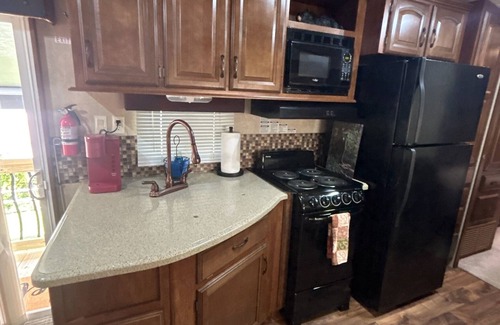 Gatlinburg - Pigeon Forge House | Sleeps 7 with a bath and a half across from the GSMNP!