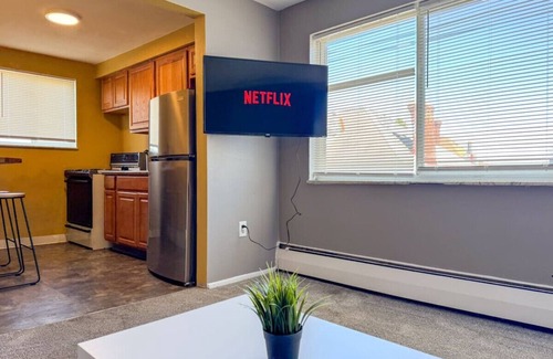 Mount Oliver Apartment | Sleeps 8! 2 Full Apartment, 5 Beds, Parking + WIFI
