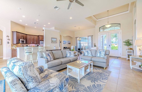 Pelican Villa | Sleeps 8 - Heated pool - Hot tub - Gulf Access