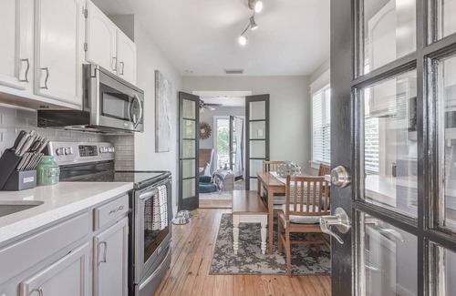 Bayshore Gardens House | Sleeps 8 | Pet Friendly | Safe+Parking | Apt 1&2