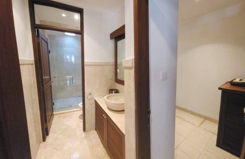 Sanur Villa | Sleeps Twelve. 6 bdm/6 bath. 5 min walk to beautiful Sanur beach