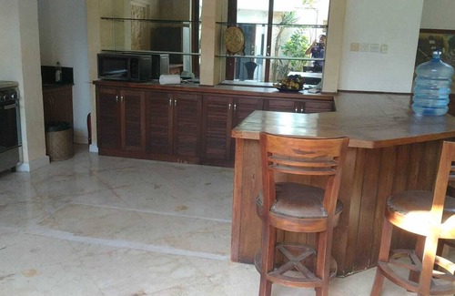 Sanur Villa | Sleeps Twelve. 6 bdm/6 bath. 5 min walk to beautiful Sanur beach