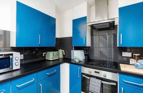 Sheffield Apartment | Sleeps up to 7 | 4BR 1BA | 15%OFF