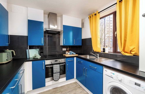 Sheffield Apartment | Sleeps up to 7 | 4BR 1BA | 15%OFF