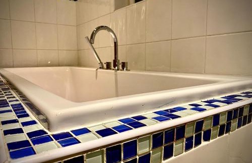 South Shore House | Sleeps10-Parking-Garden-HotTub-PetFriendly