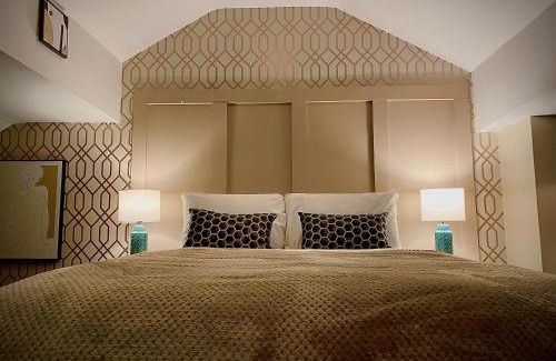 South Shore House | Sleeps10-Parking-Garden-HotTub-PetFriendly