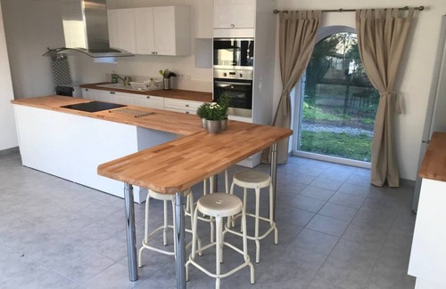 Feugeres House | Sleeps14- 5Acres- PetFriendly- NearToNormandyCoast