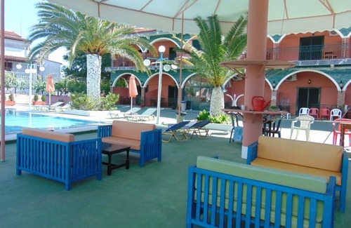 Vassilatika Apartment | Slef catering, serene Studio for 4 with shared Pool 5m drive from the beach