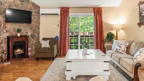 Village at Camelback House | Slope Lodge Prime Skiing Location Indoor Pool Hot Tub Sauna Private Deck