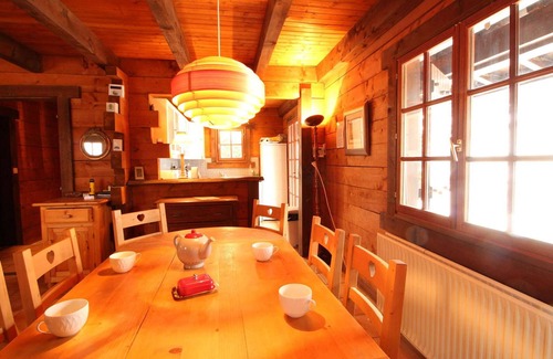 Les Carroz-d'Araches Ski Chalet | Slope-Side Chalet with 4 Bedrooms, Mountain Views, and Modern Amenities