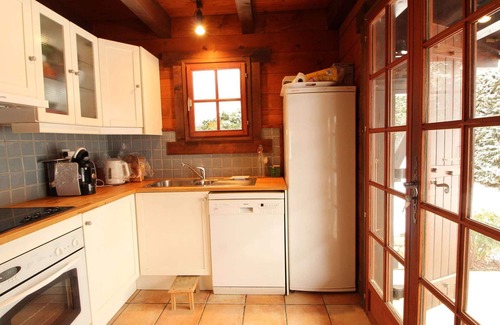 Les Carroz-d'Araches Ski Chalet | Slope-Side Chalet with 4 Bedrooms, Mountain Views, and Modern Amenities