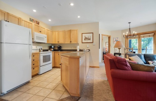 River Run Condo | Slope Views, Cozy 2 King Beds, Pinball, Short 5 minute Walk to Everything!