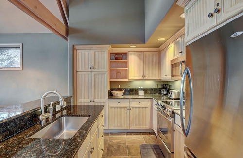 Beaver Creek Condo | Slopeside Living - 3br 4ba At Pines Lodge 3 Bedroom Condo by RedAwning