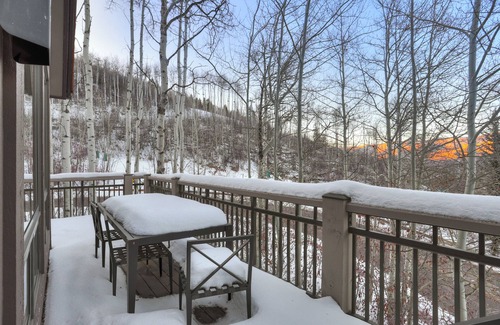 Beaver Creek Condo | Slopeside Living - 3br 4ba At Pines Lodge 3 Bedroom Condo by RedAwning